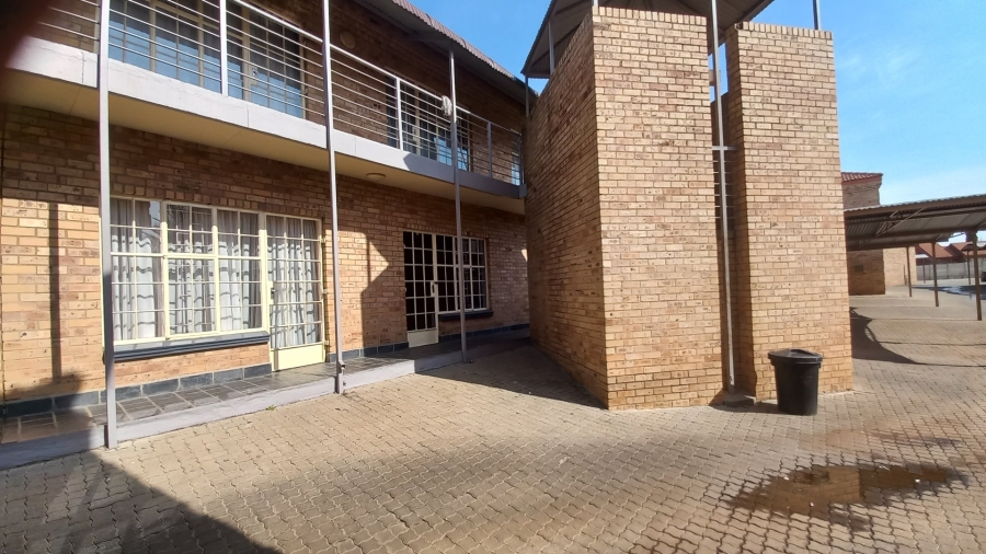 To Let 2 Bedroom Property for Rent in Dassie Rand North West